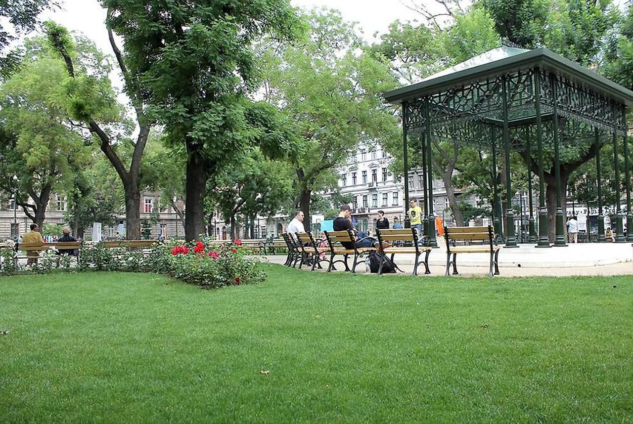 Lola Apartment Budapest Bagian luar foto